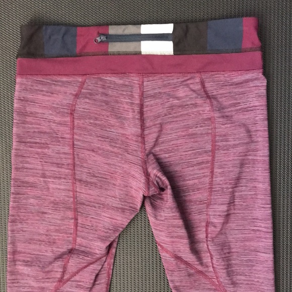⭐️2 for 35⭐️ Lululemon crop capris - Picture 8 of 11